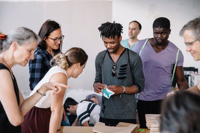  Die Zusammenarbeit von Studierenden und Geflüchteten (Foto: Fabian Sommer)