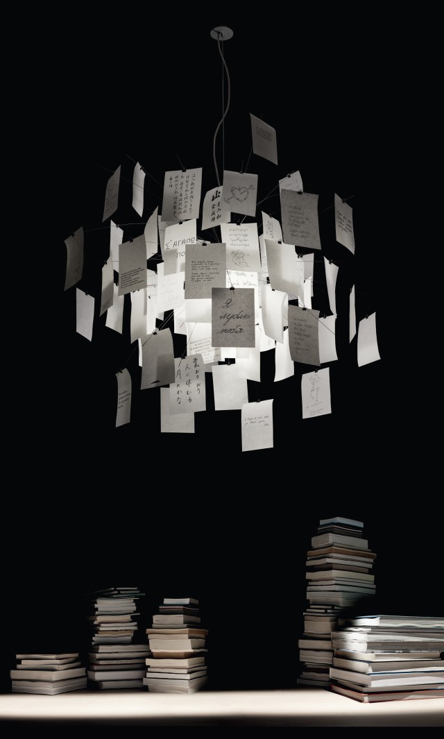 Bei Maurers Lampe „Zettel’z“ verschwindet das Licht hinter einem Schwarm von Zetteln (Foto: Tom Vack)
