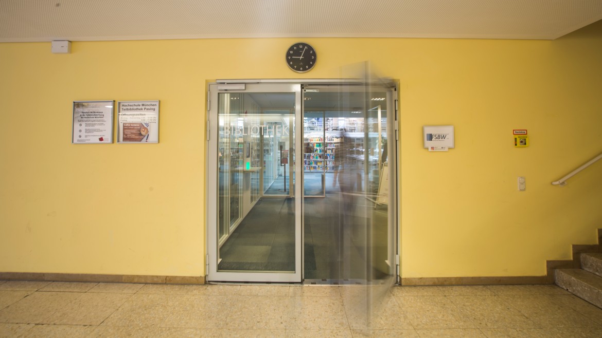 Eingang Bibliothek Pasing (Foto: Sandra Sommerkamp) Eingang Bibliothek Pasing