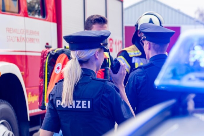Helden funken! Polizei, Feuerwehr und Rettungsdienst (Bayerisches Landeskriminalamt) Helden funken! Polizei, Feuerwehr und Rettungsdienst