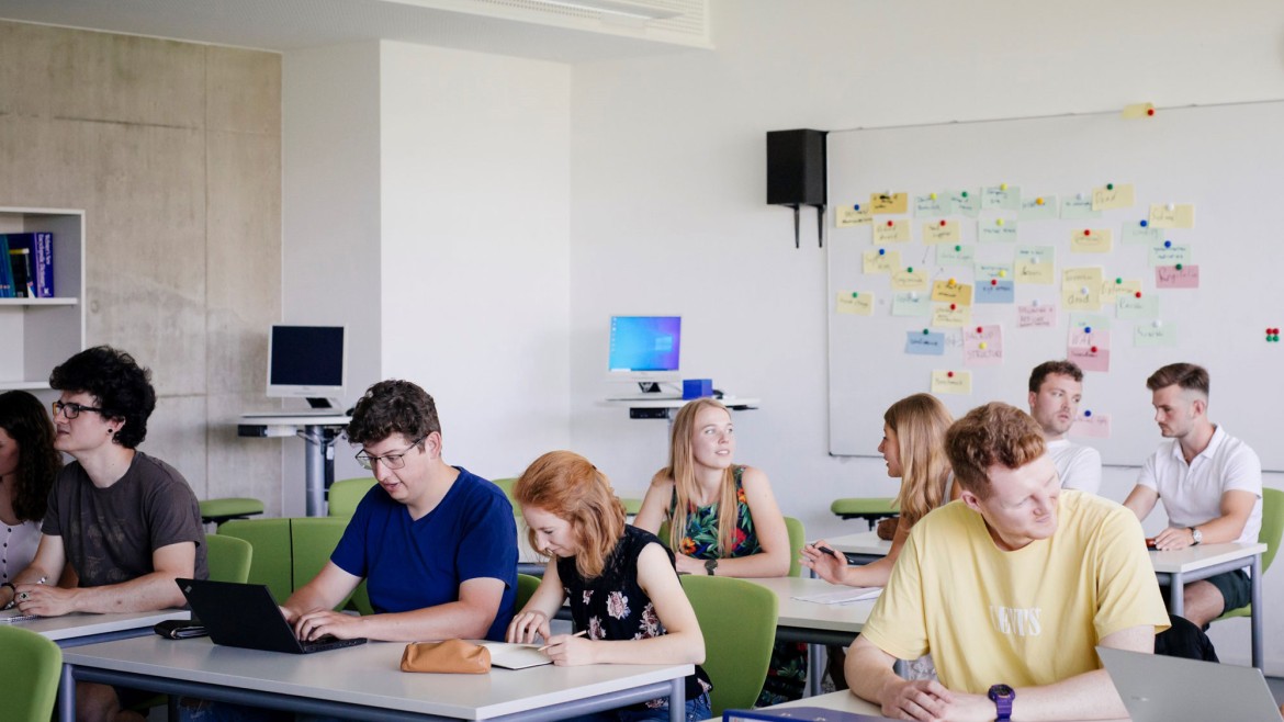 Lernen an der Hochschule München (Foto: Ulrike Myrzik
) Symbolbild Lernen an der Hochschule München