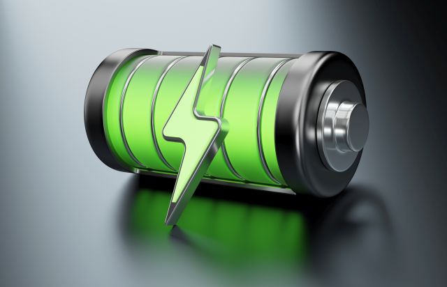 Das Bild zeigt eine vollgeladene Batterie in grün mit einem Blitz Symbol.