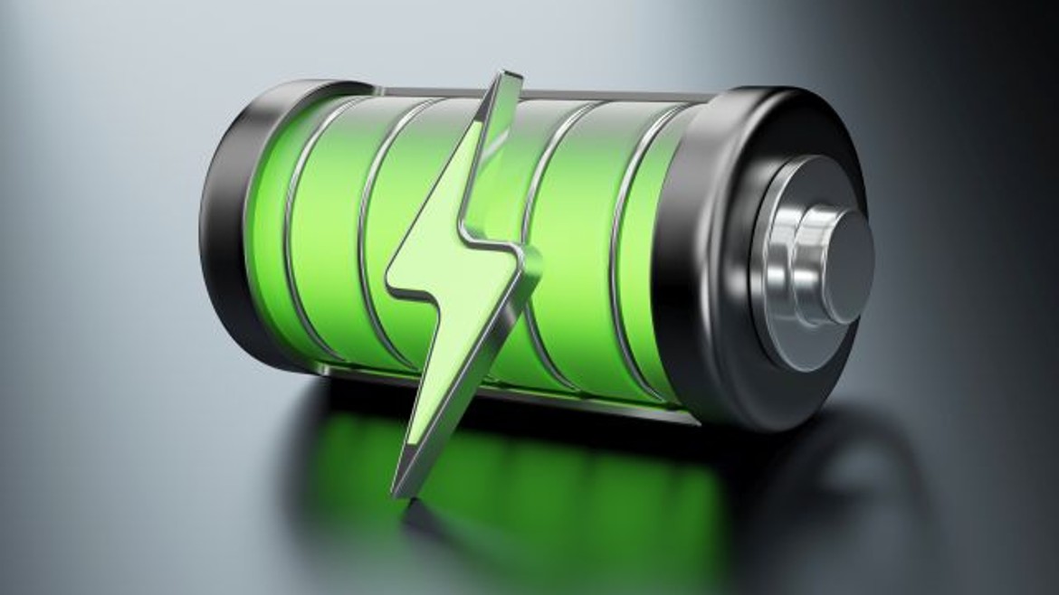 Das Bild zeigt eine vollgeladene Batterie in grün mit einem Blitz Symbol.