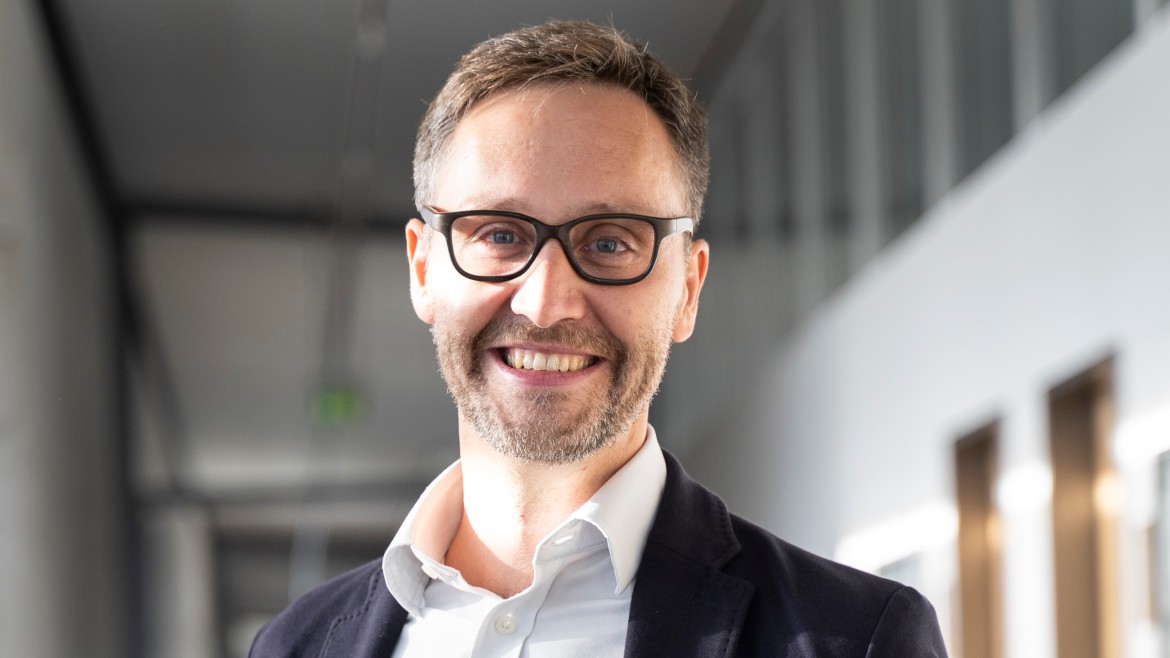 Prof. Dr. Christoph M. Hackl (Foto: Johanna Weber) Prof. Dr. Christoph M. Hackl