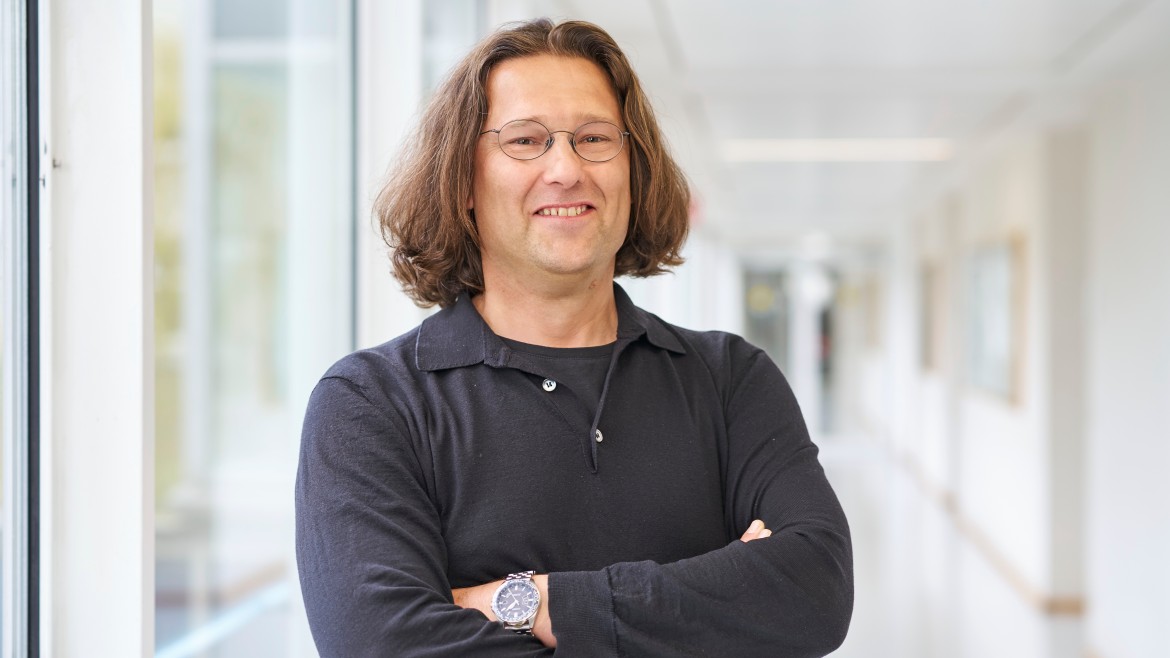 Auf dem Bild ist Prof. Dr. Hauke Clausen-Schaumann zu sehen