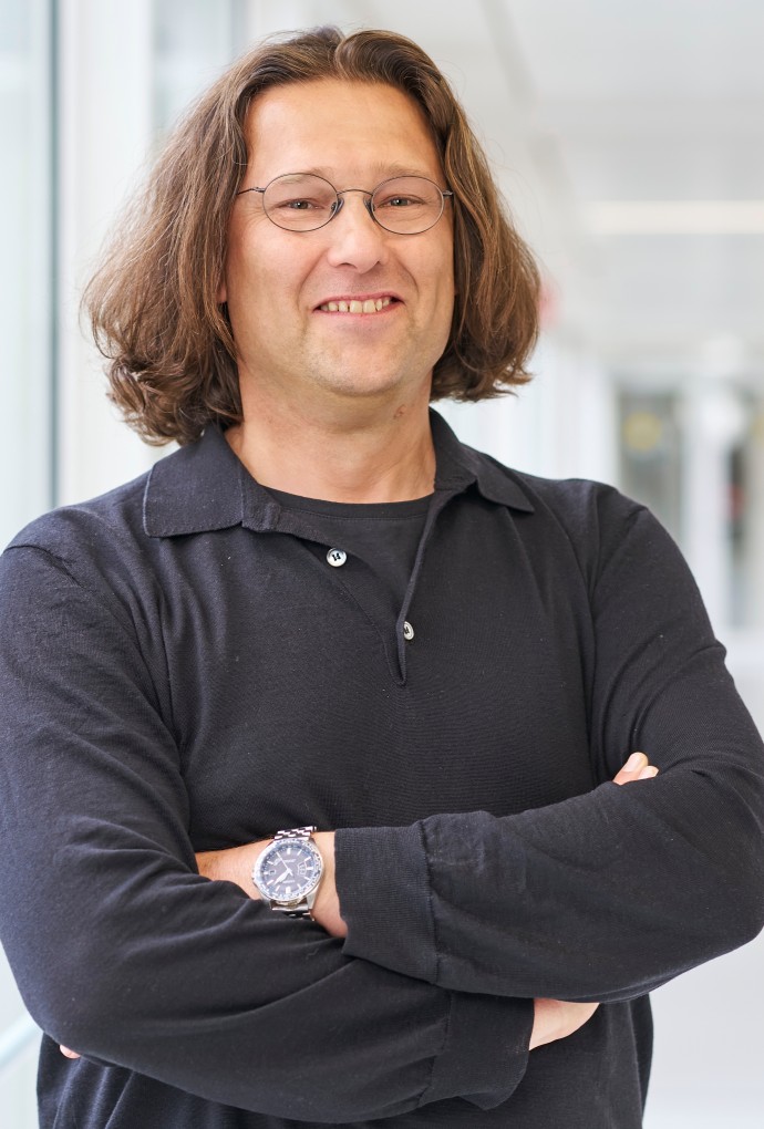 Auf dem Bild ist Prof. Dr. Hauke Clausen-Schaumann zu sehen