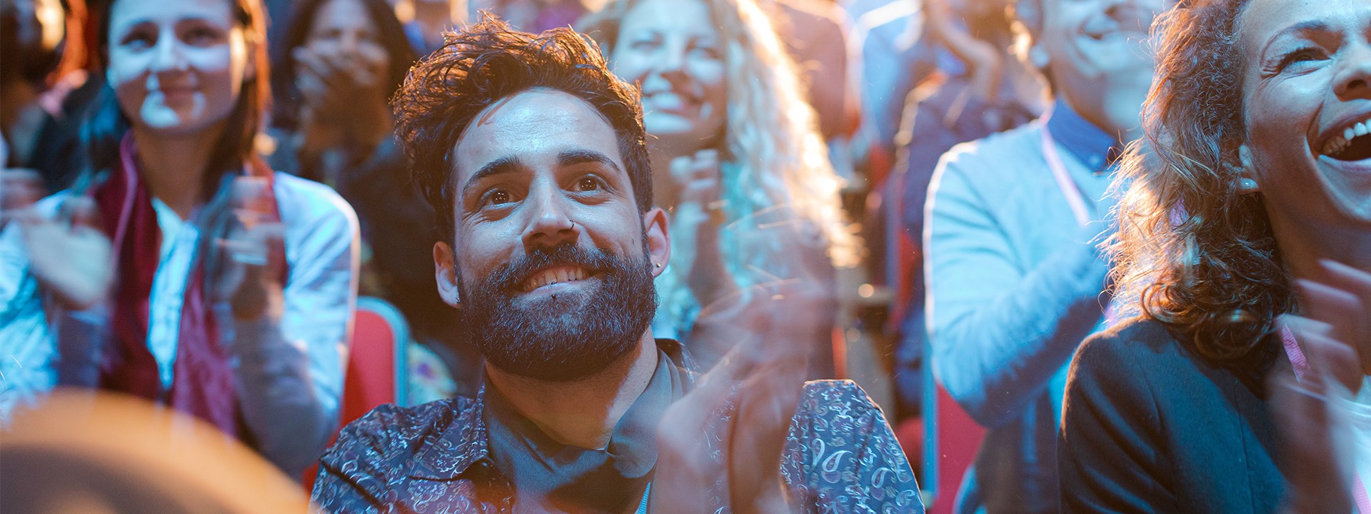 Begeistertes Publikum jubelt 