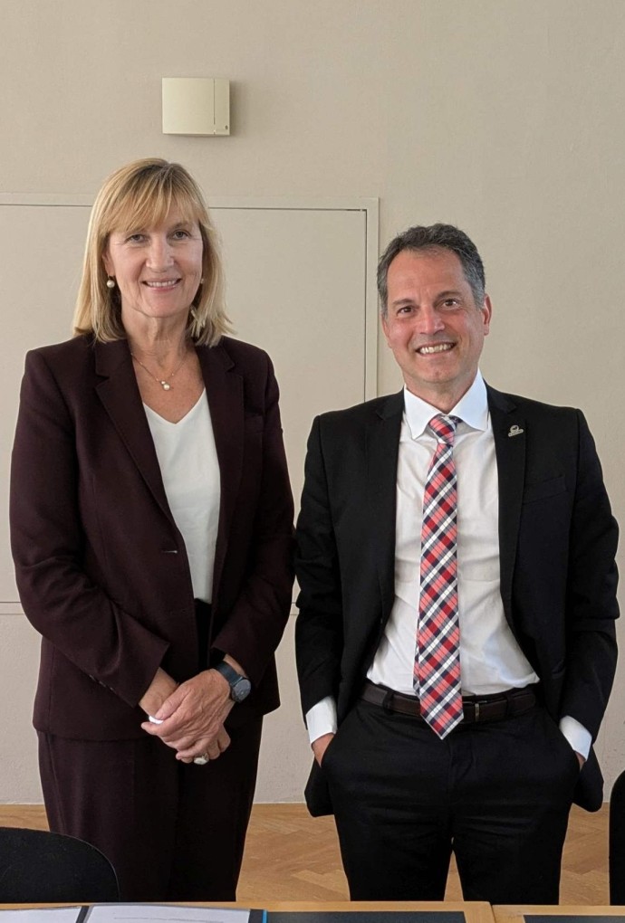 Prof. Dr. Sonja Munz (HM) und Prof. Conrado de Souza Rodrigues (CEFET-MG)