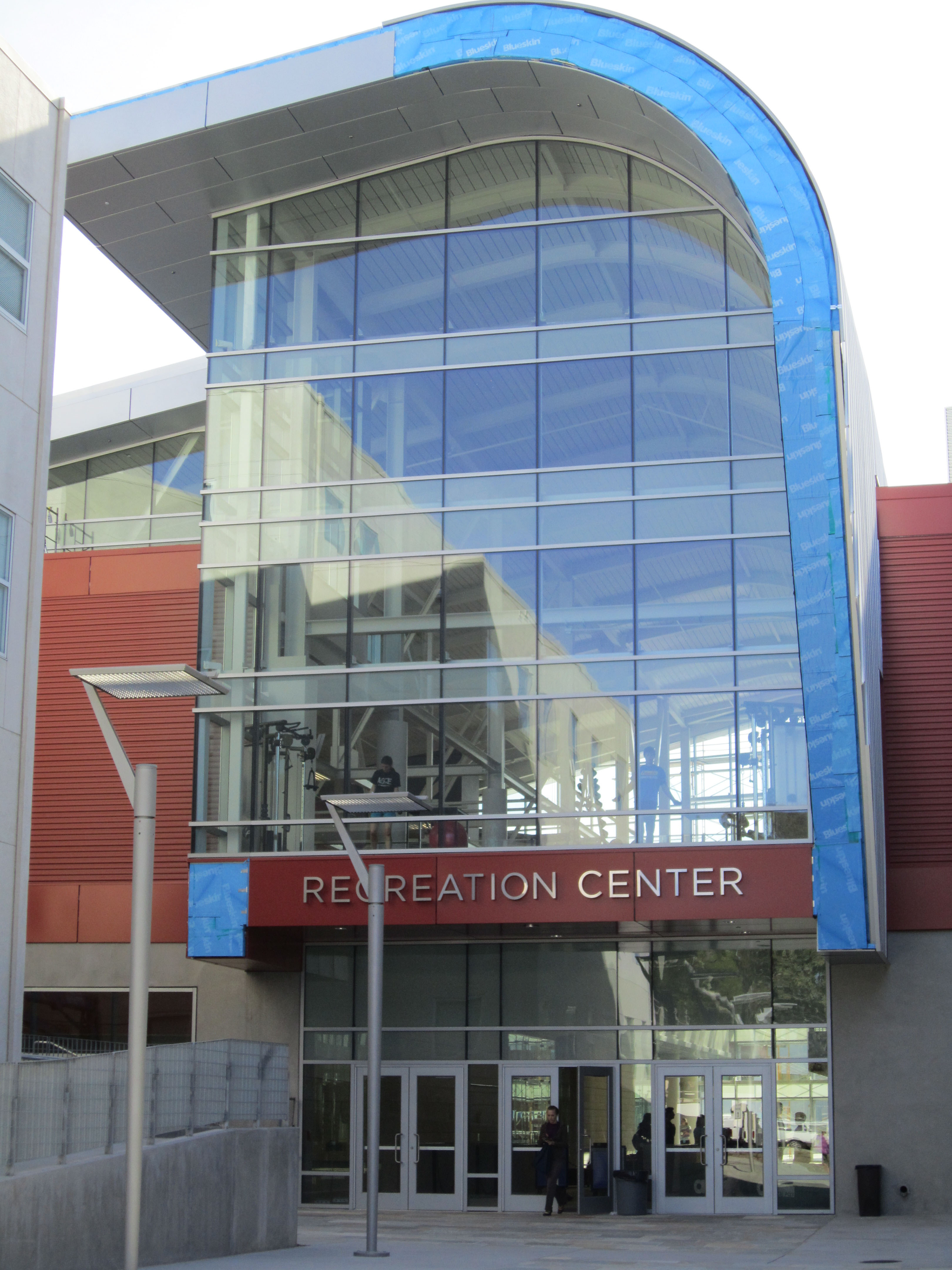 Eingang zum Recreation Center der Cal Poly