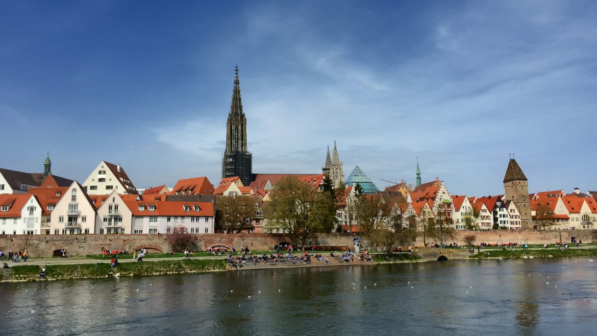 Ulm an einem schönen sonnigen Tag mit Blick auf die Altstadt 