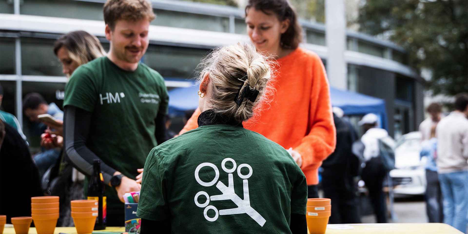 Mitglieder des Green Offices infomieren bei einer Veranstaltung
