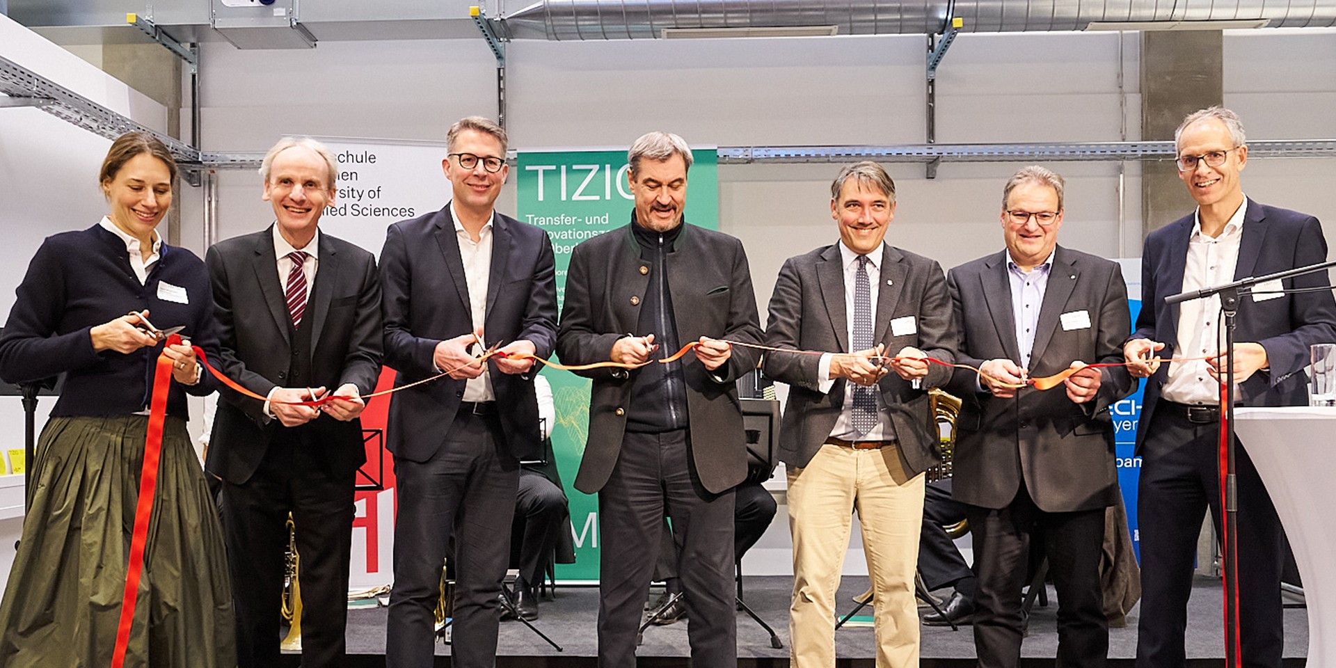 Moderation auf der Bühne der TIZIO Eröffnung