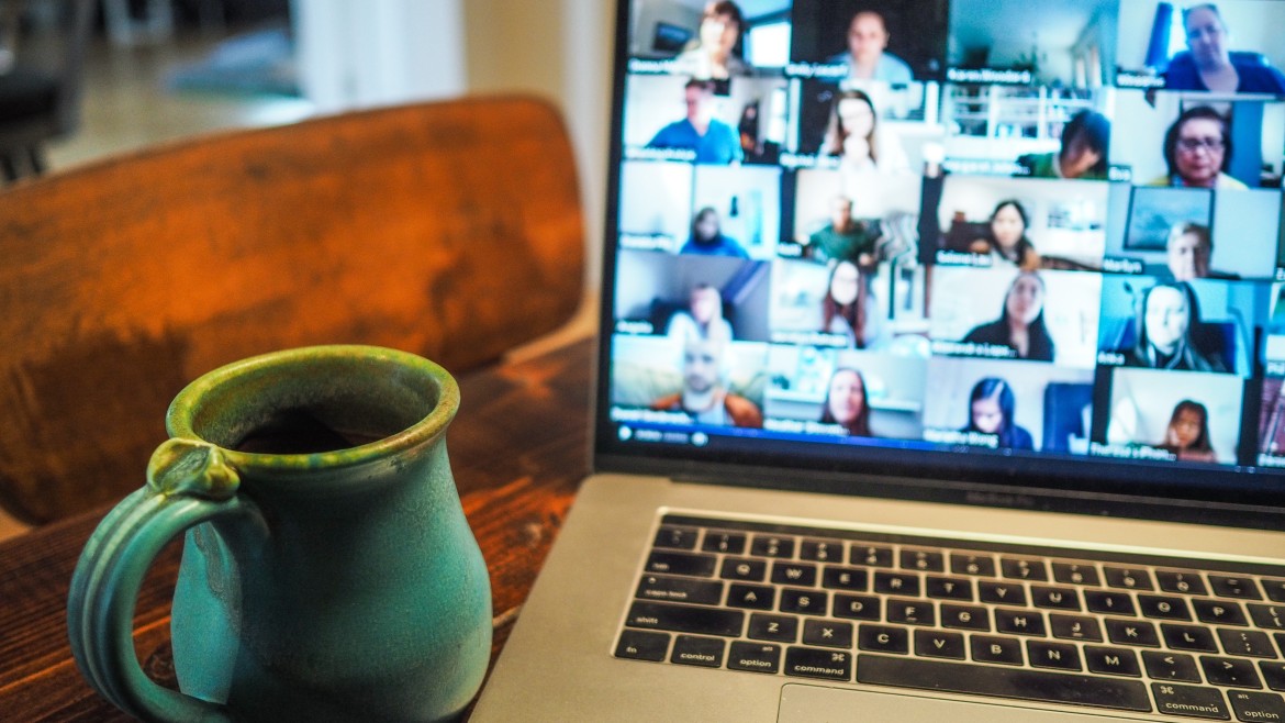Laptop mit Online Meeting