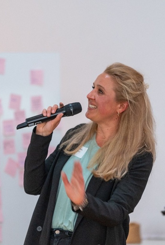 Anna-Lena Rehm im Vortrag