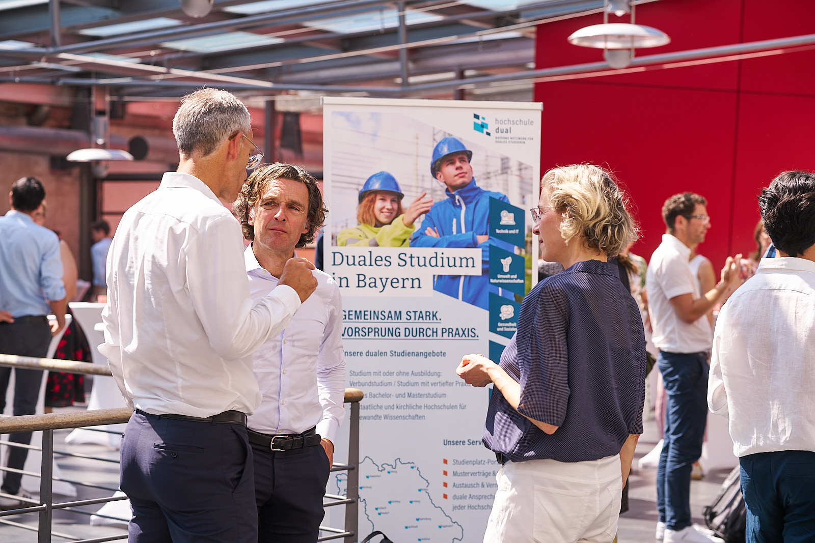 Intensiver Austausch zwischen Praxispartnern und HM