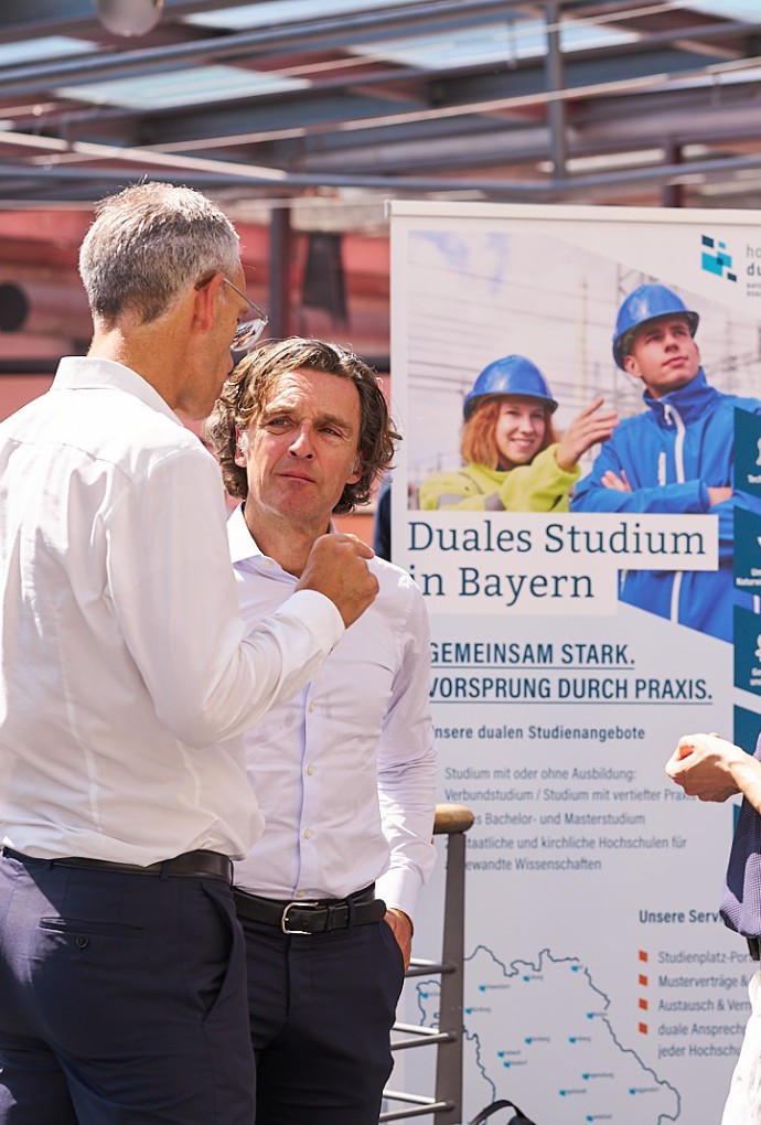 Intensiver Austausch zwischen Praxispartnern und HM