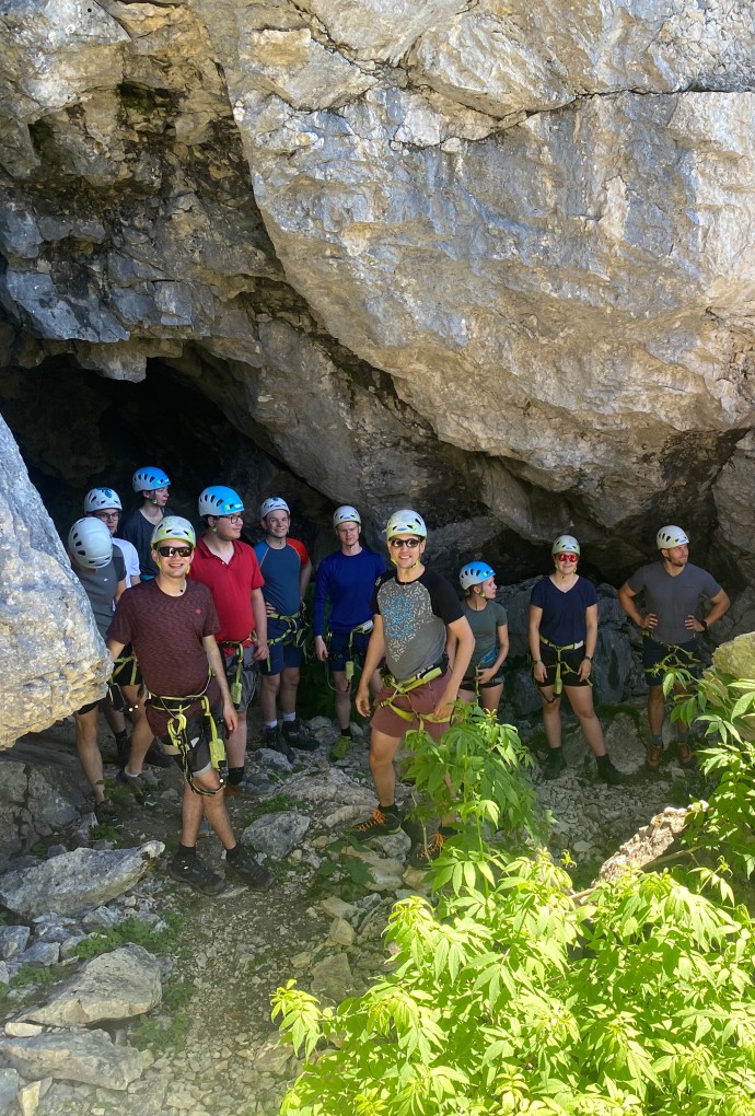 06_Berg-WE_Höhle_Hofmeister+Hammer