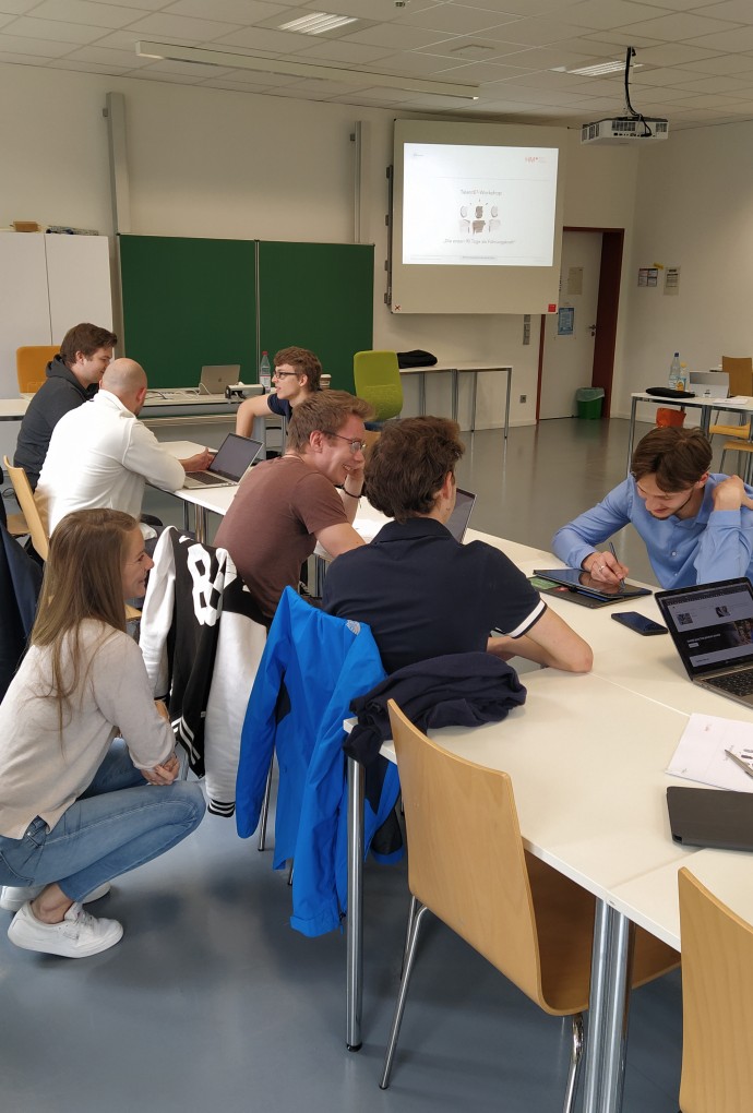 02_WS90Tage_Teilnehmende+Trainerin