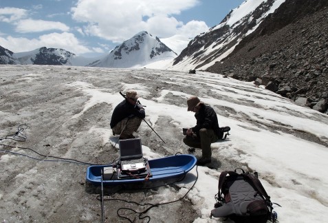 Prof. Dr. Wilfried Hagg erforscht die Welt der Gletscher (Foto: David Kriegel)