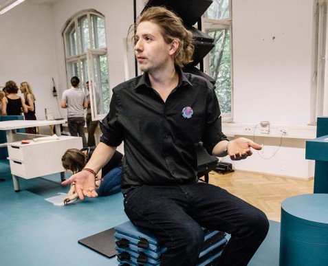 Trennen und verbinden, Kommunikation und Intimität: Der Raumverbinder von Manuel Steffan (Foto: Fabian Sommer)
