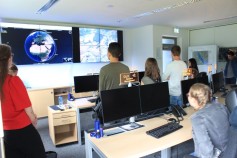 Einblick in das Zentrum für satellitengestützte Krisenkommunikation (Foto: Hochschule München)