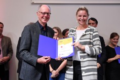 Dr. Reinhard Wieczorek, Vorsitzender des Hochschulrats, nahm die ÖKOPROFIT-Auszeichnung für die HM entgegen (Foto: Andreas Gebert) Dr. Reinhard Wieczorek, Vorsitzender des Hochschulrats, nahm die ÖKOPROFIT-Auszeichnung für die HM entgegen (Foto: Andreas Gebert)