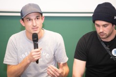 Iuventa-Kapitän Benedikt Funke erinnerte an die Pflicht der Seerettung, die durch die Menschenrechte definiert ist (re: Florian Stadler, Foto: Lena Schmidbauer) Iuventa-Kapitän Benedikt Funke erinnerte an die Pflicht der Seerettung, die durch die Menschenrechte definiert ist (re: Florian Stadler, Foto: Lena Schmidbauer)