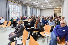 Das Publikum brachte sich engagiert in die Diskussion ein (Foto: Max Bridts)
