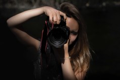 Wie bekommt man sich selbst vor die Linse? Sophie Linckersdorff als Model und Fotografin zugleich (Foto: Sophie Linckersdorff) Wie bekommt man sich selbst vor die Linse? Sophie Linckersdorff als Model und Fotografin zugleich (Foto: Sophie Linckersdorff)