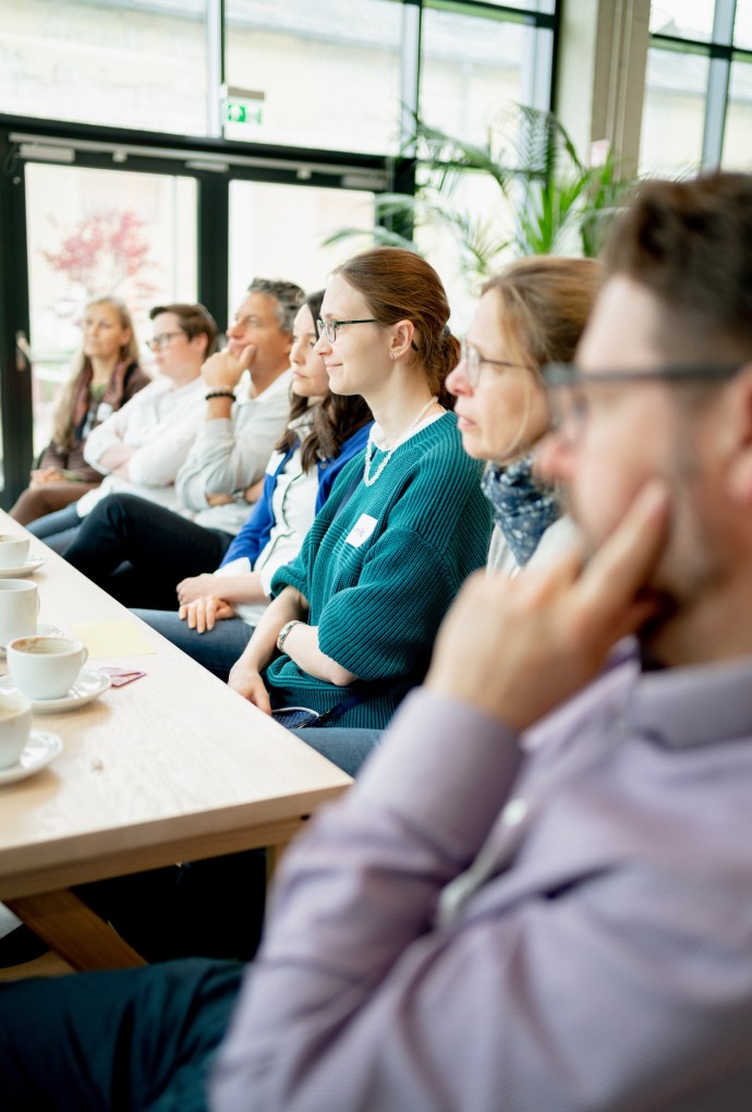 Diskussion Lean Coffee Lehre (Foto: Alexander Ratzing) Diskussion Lean Coffee Lehre