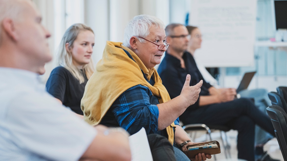 Teilnehmende aus unterschiedlichen Bereich beim Dialogforum