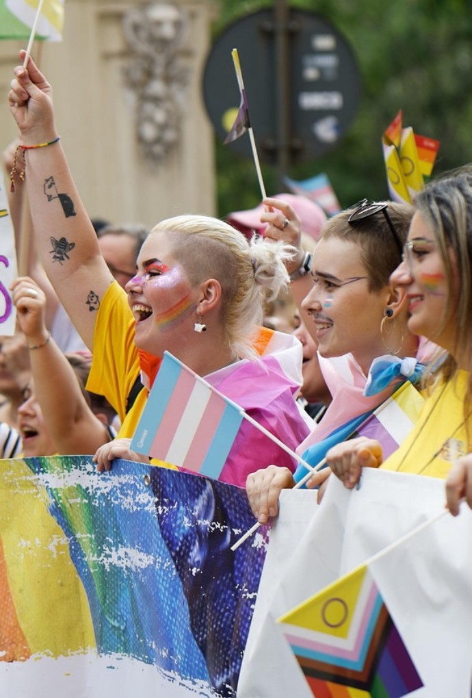 Menschen auf einer Pride Parade
