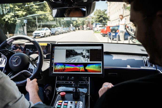 Innenansicht eines autonom fahrenden Autos (Foto: Johanna Weber) Innenansicht eines autonom fahrenden Autos