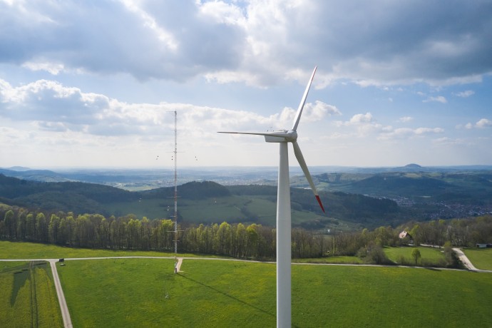 Windkraftanlage mit Forschungstechnik (Foto: ZWS / David Arzt) Windkraftanlage mit Forschungstechnik