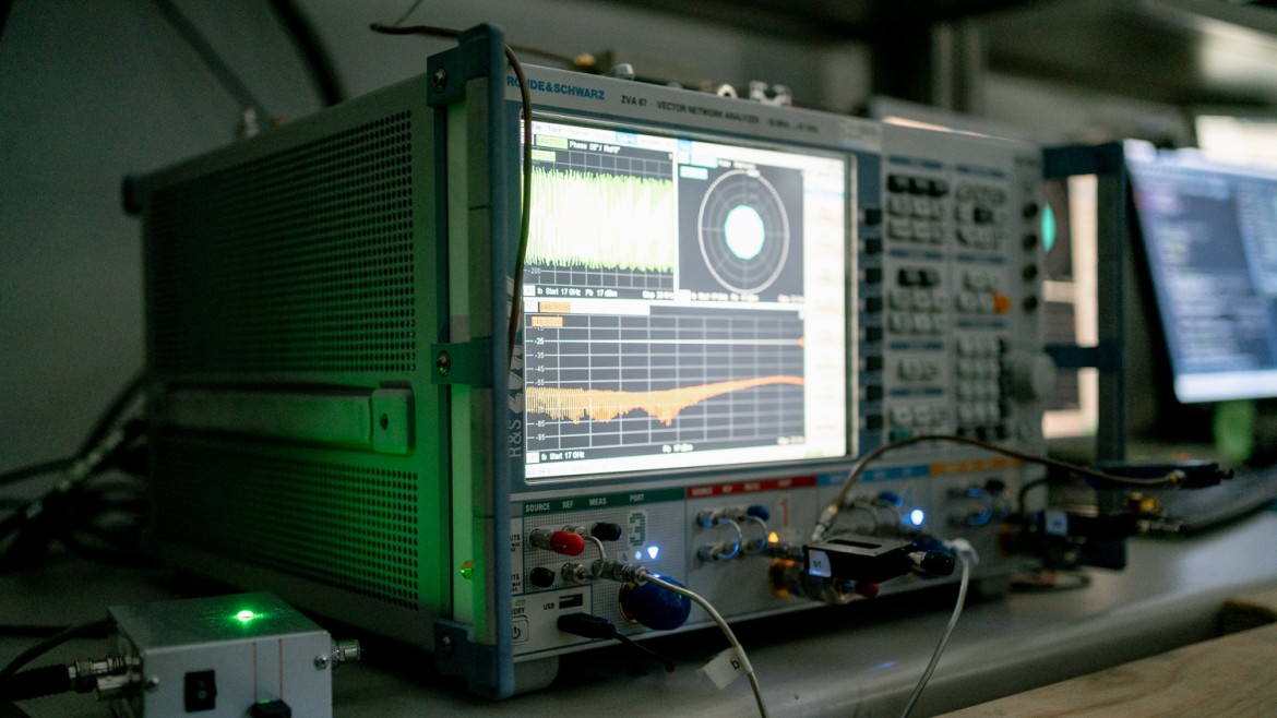 Labor für Nachrichtensatellitentechnik (Foto: Alexander Ratzing) Labor für Nachrichtensatellitentechnik