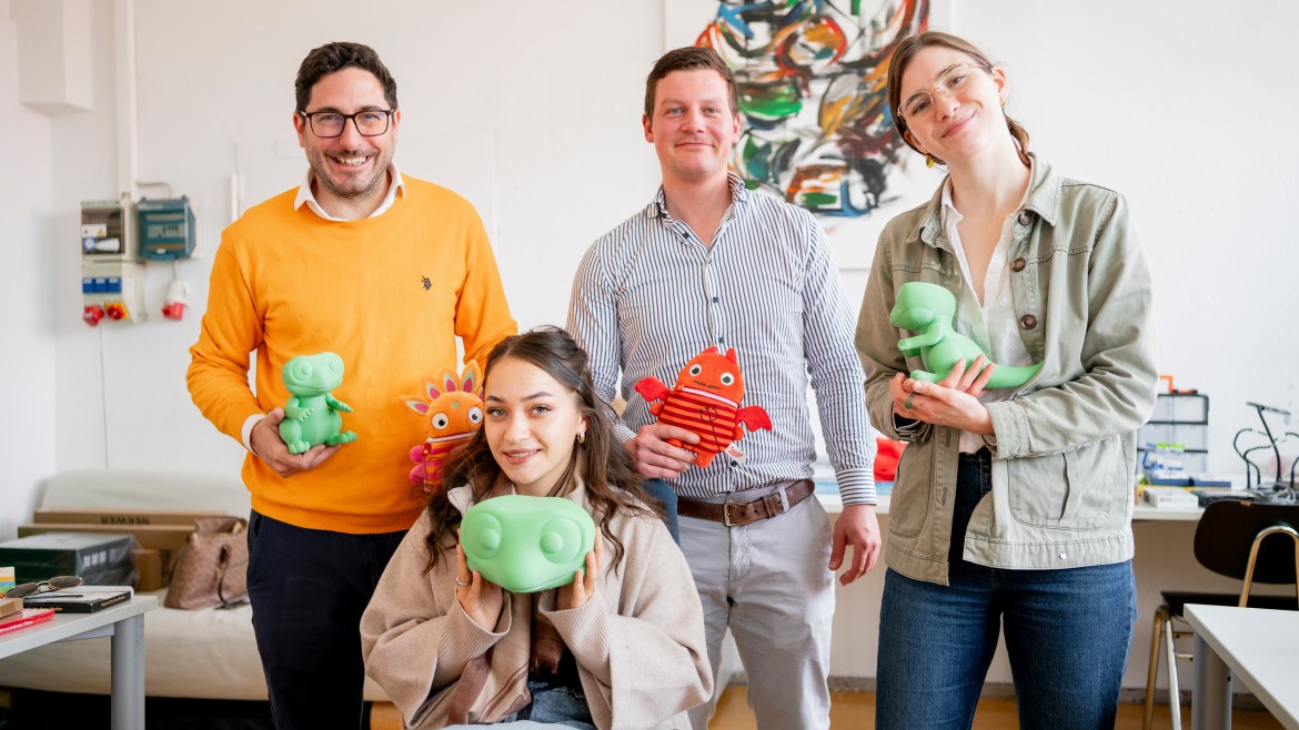 Entwicklerinnen und Entwickler der COBY-Chamäleons (Foto: Alexander Ratzing) Entwicklerinnen und Entwickler der COBY-Chamäleons