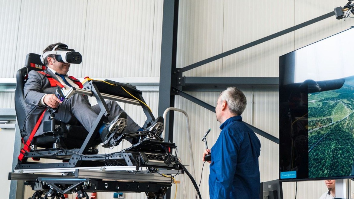Tobias Gotthardt testet Flugsimulator