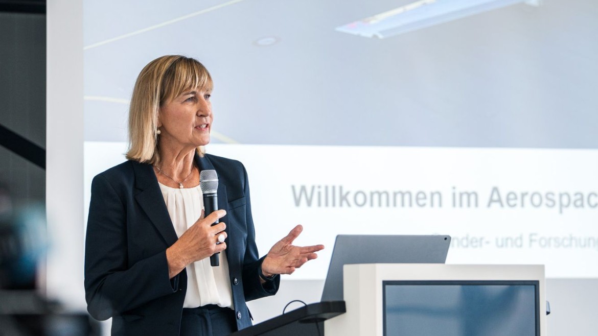 Prof. Sonja Munz begrüßt Gäste