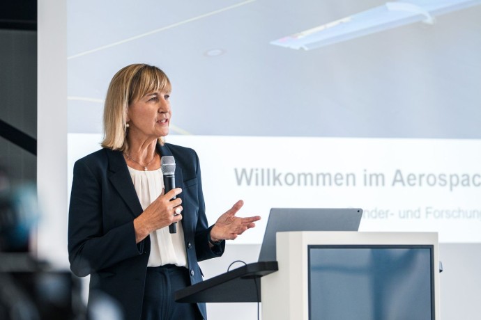Prof. Sonja Munz begrüßt Gäste