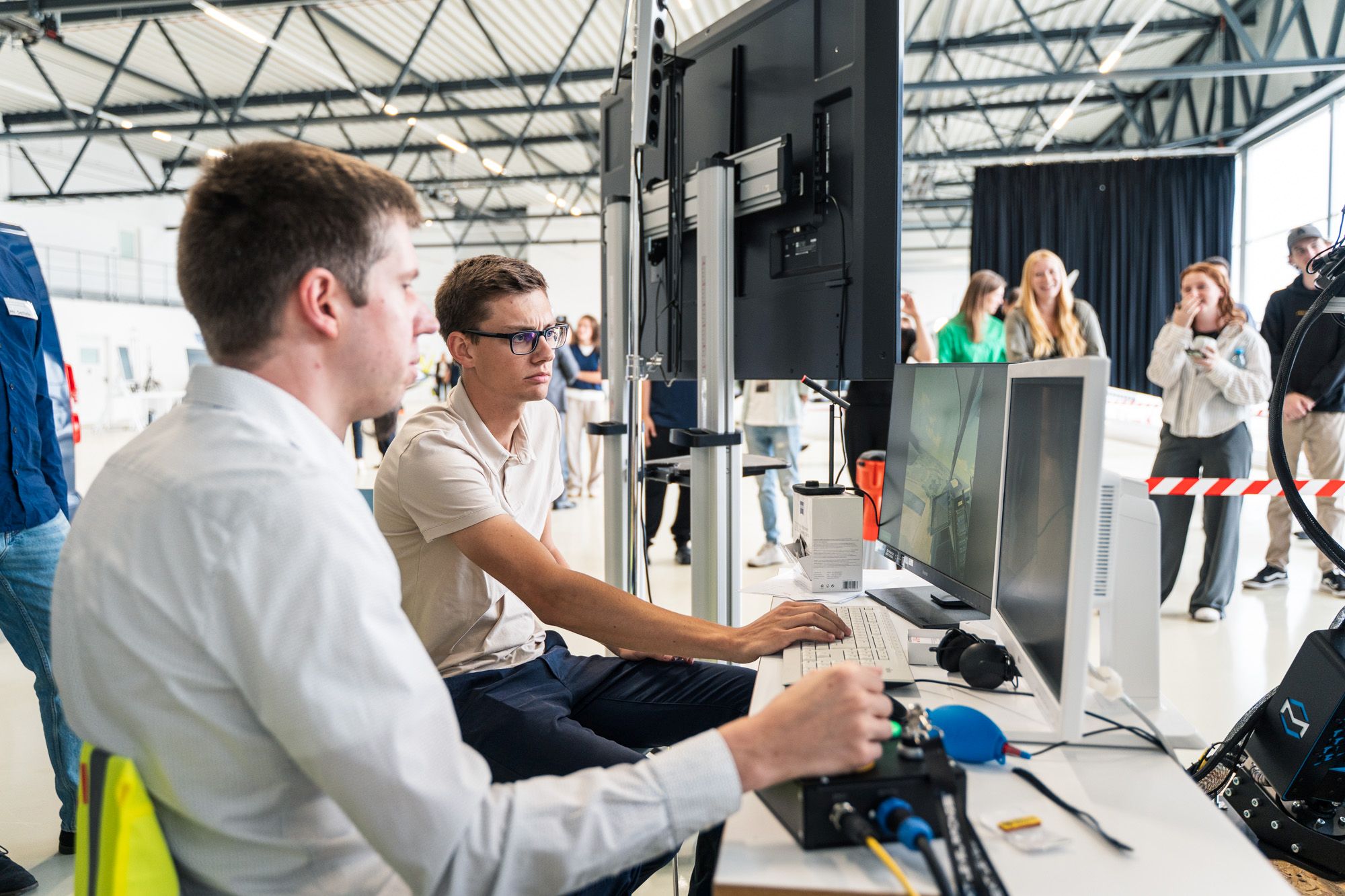 Wissenschaftler im Aerospace Flight Test Center