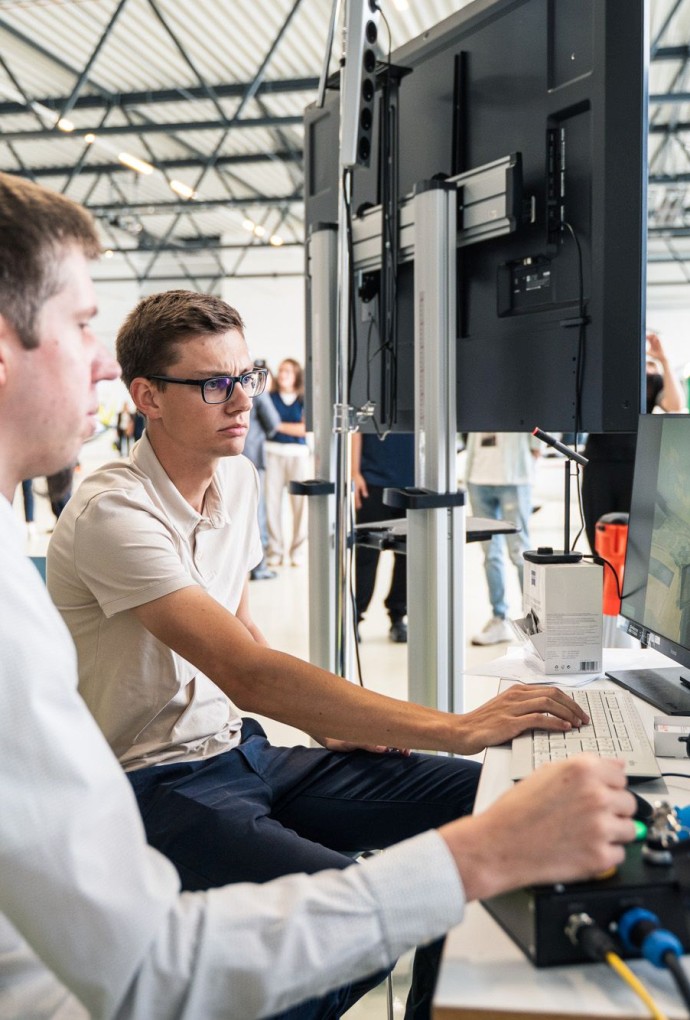 Wissenschaftler im Aerospace Flight Test Center