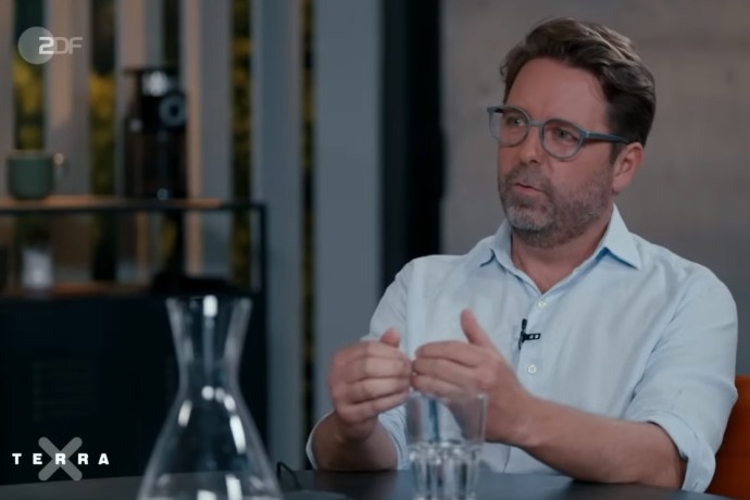 Prof. Dr. Christian Holler bei ZDF Terra X (Foto: ZDF) Prof. Dr. Christian Holler bei ZDF Terra X