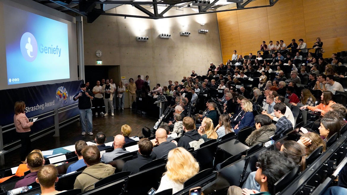 Teams präsentieren Start-Ups im Hörsaal (Foto: SCE) Teams präsentieren Start-Ups im Hörsaal
