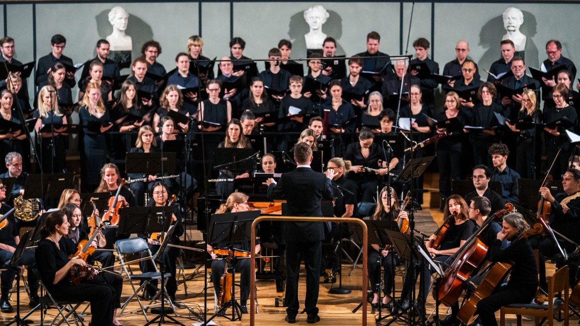 HM-Studierende mit klassischen Instrumenten