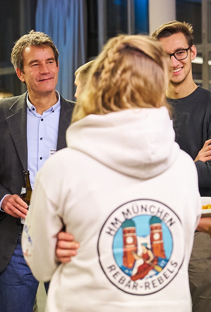 Kanus aus Beton, ein Team von Studierenden der Fakultät Bauingenieurwesen klärt auf