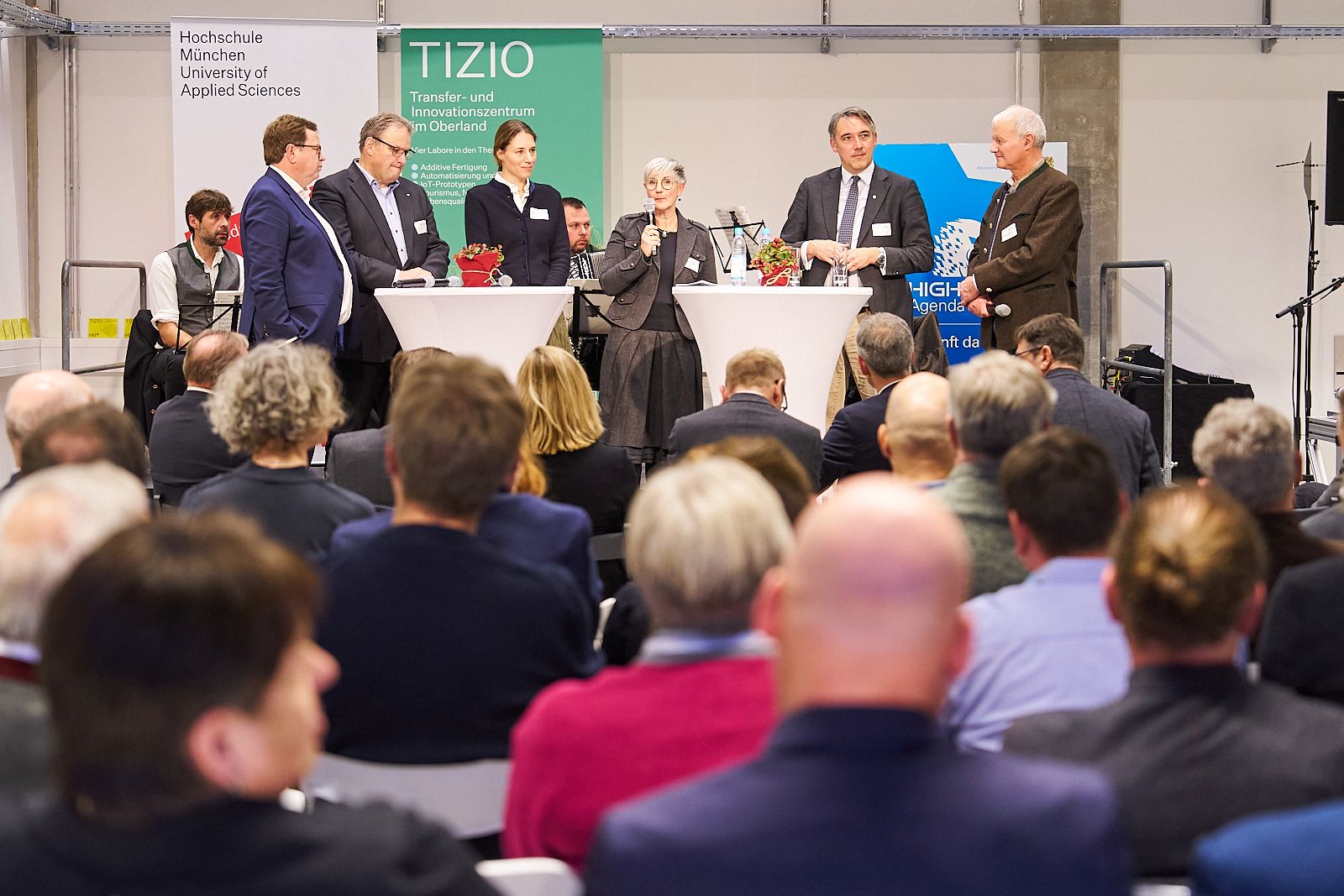 Podiumsdiskussion mit Vertreterinnen und Vertretern aus Wissenschaft und Politik