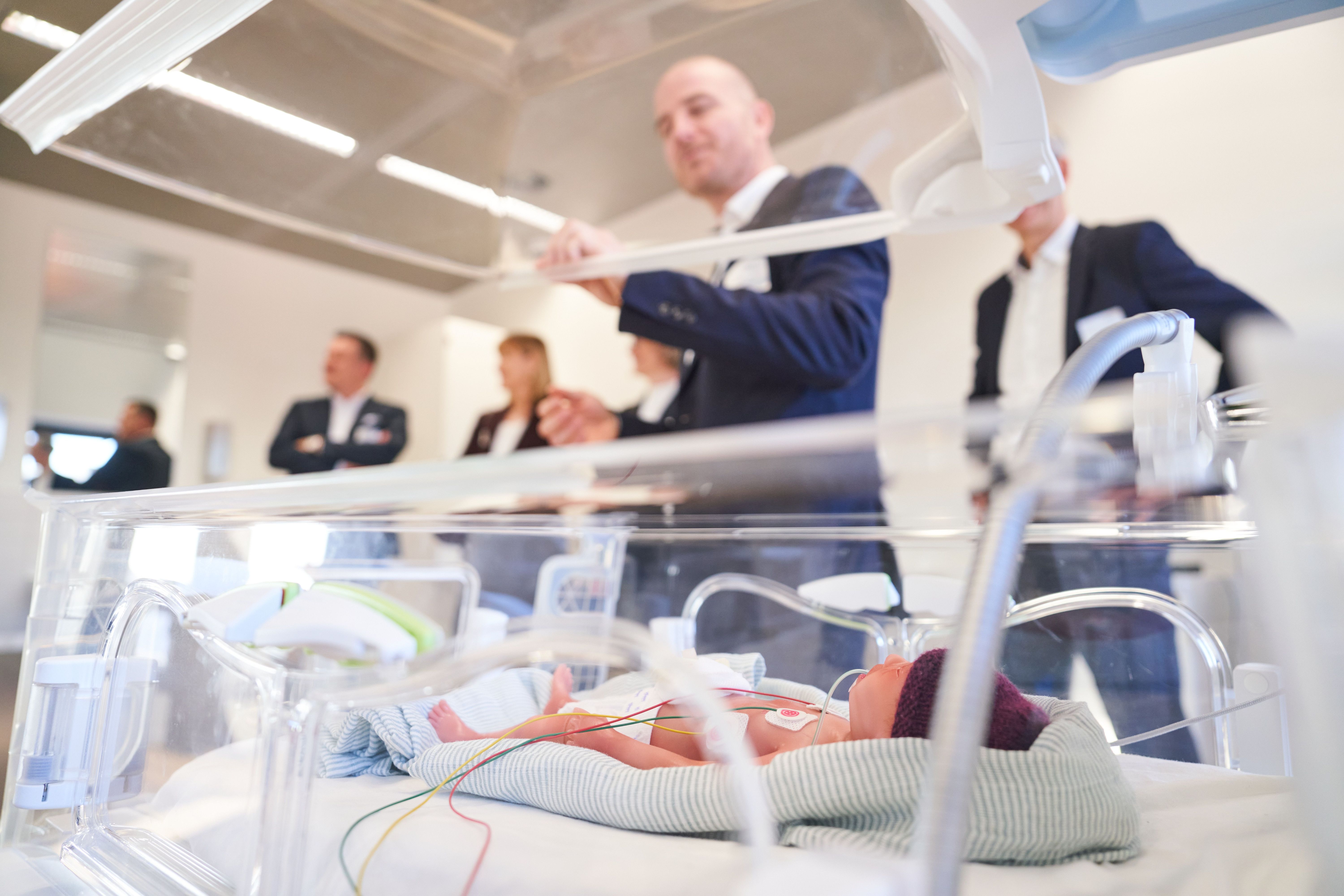 Übungspuppe eines Frühgeborenen