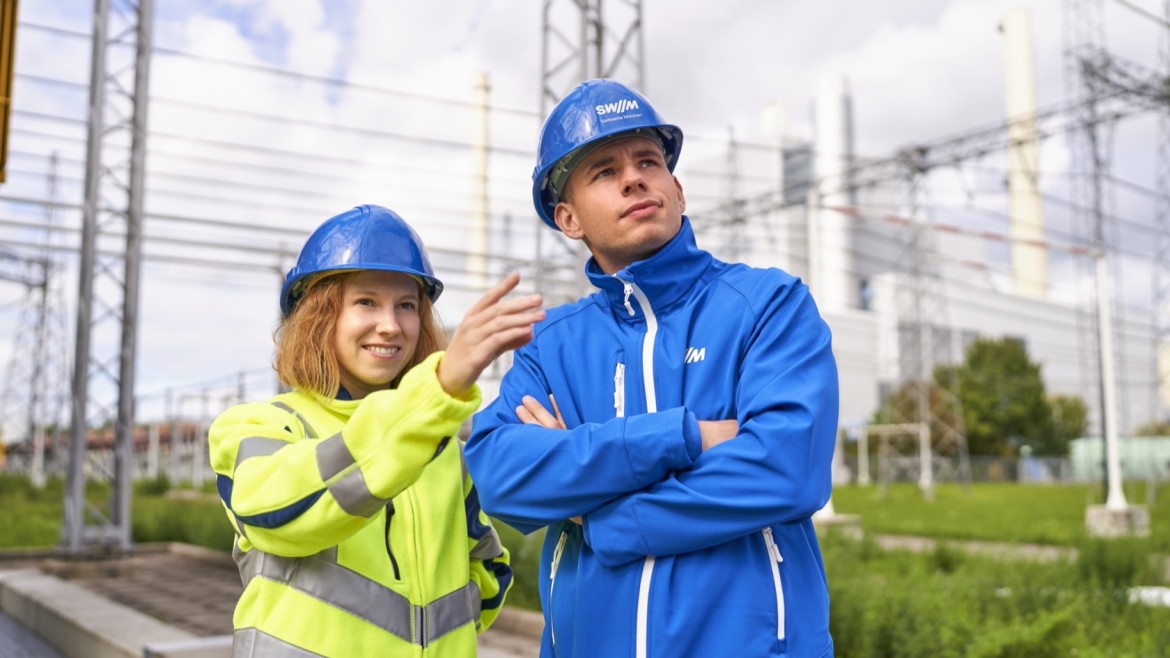 Wissenschaftlerinnen in Schutzkleidung