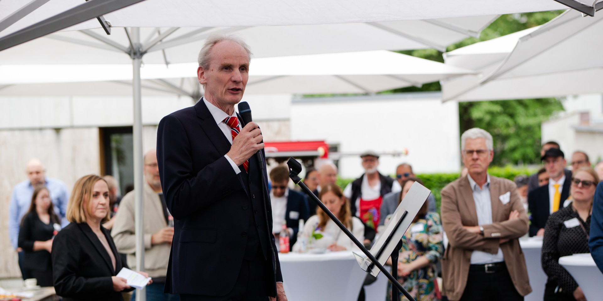 HM-Präsident Prof. Dr. Martin Leitner begrüßt die Ehrengäste 