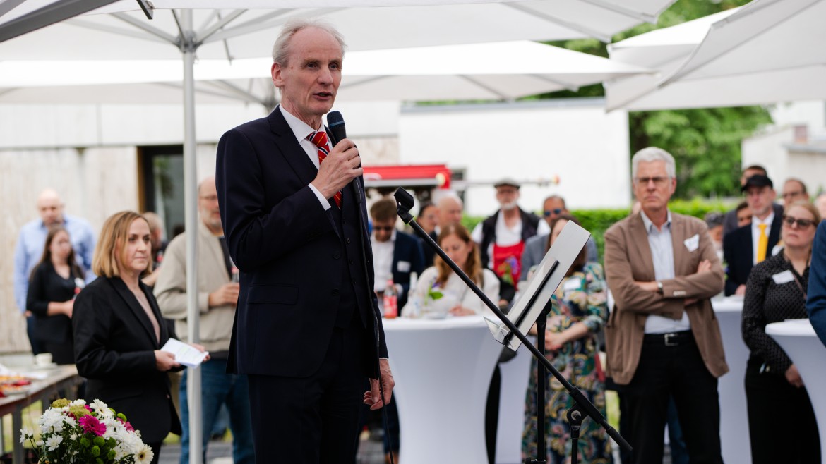 HM-Präsident Prof. Dr. Martin Leitner begrüßt die Ehrengäste 